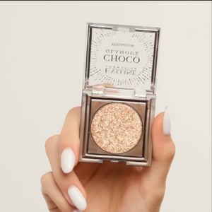 EVELINE Choco Glamour Senka za oči – 01 Moon Sparkle | VESNA