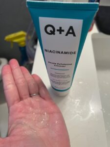 Q+A NIACINAMIDE Gel za čišćenje lica, 125 ml | VESNA.RS